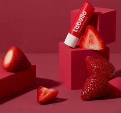 Labello Lippenbalsem Fruity Shine Strawberry Blister (5.5ml) -Cosmetisch Korting 1200x1128 1