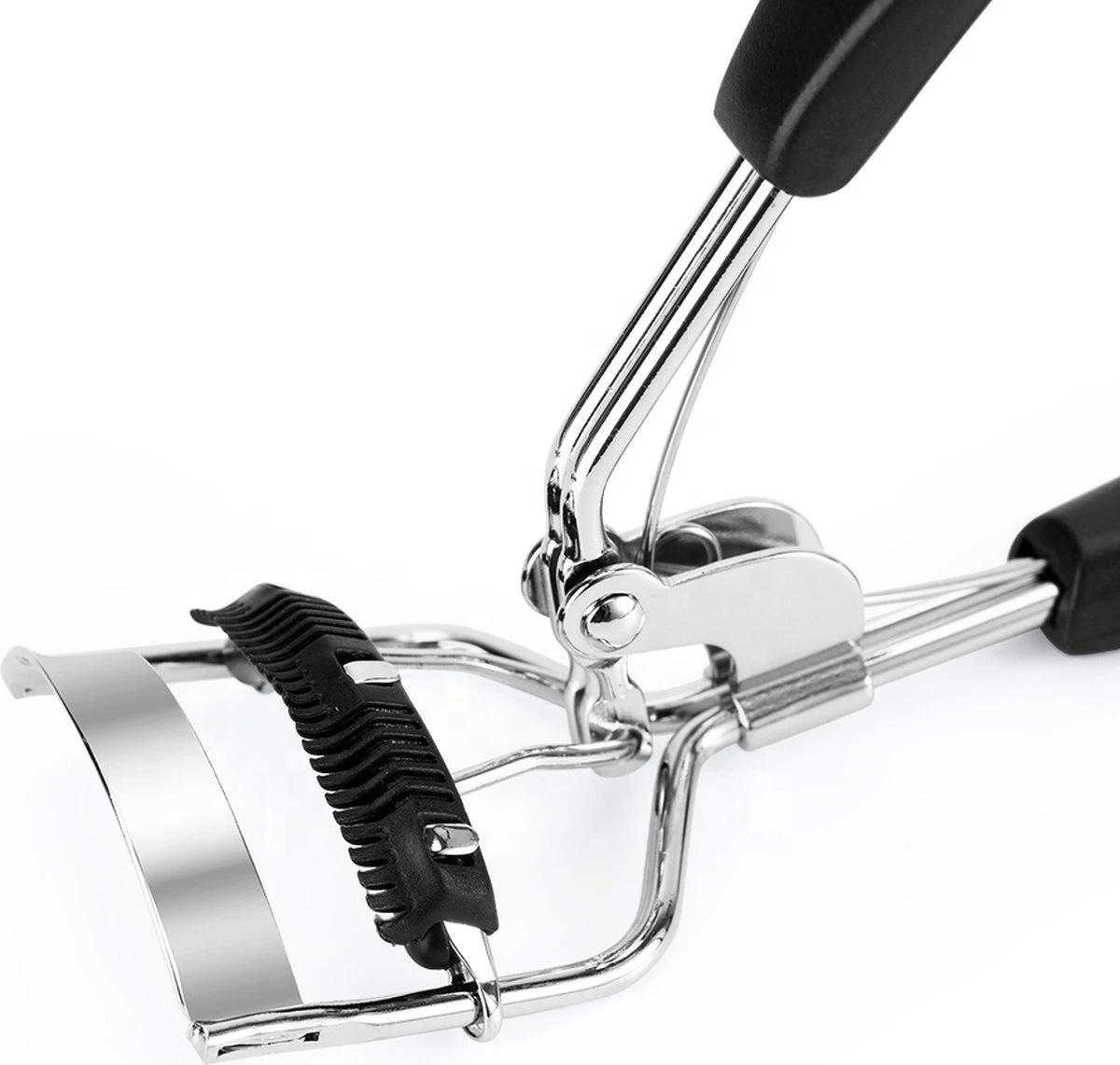 INTER-ESQUE® Wimperkruller Met Kam - Eyelash Curler + 5x Gratis Extra Siliconen Pad - Zwart/Zilver 7 INTER-ESQUE® Wimperkruller Met Kam - Eyelash Curler + 5x Gratis Extra Siliconen Pad - Zwart/Zilver - Afbeelding 7