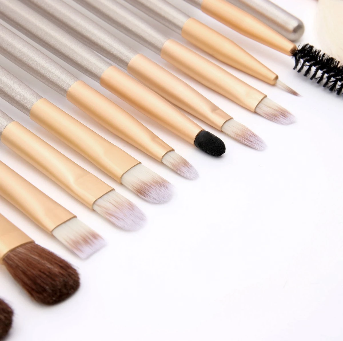 Professionele Make-up Kwastenset - 24 Delig - Beige-Goud 6 Professionele Make-up Kwastenset - 24 Delig - Beige-Goud - Afbeelding 6