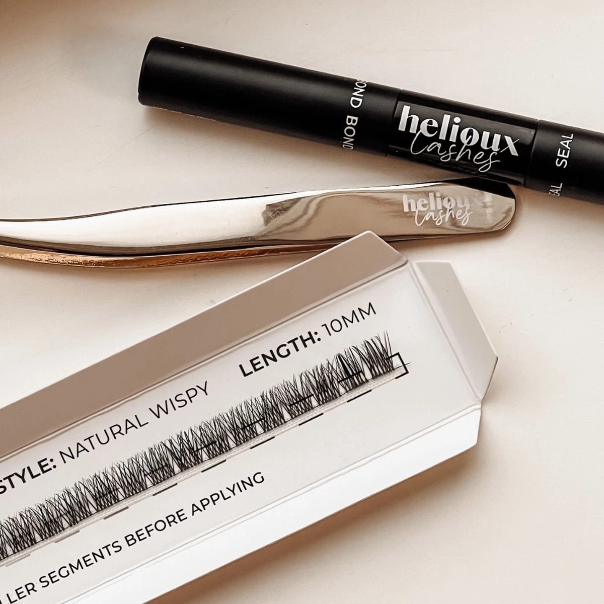 Helioux® - Quicklashes Nepwimpers - DIY Wimpersextensions Voor Thuis - 10mm - Blijven 5+ Dagen Zitten - Complete Set Incl. Wimpers, Lijm, Remover, Pincet - Herbruikbaar - Falscara 5 Helioux® - Quicklashes Nepwimpers - DIY Wimpersextensions Voor Thuis - 10mm - Blijven 5+ Dagen Zitten - Complete Set Incl. Wimpers, Lijm, Remover, Pincet - Herbruikbaar - Falscara - Afbeelding 5