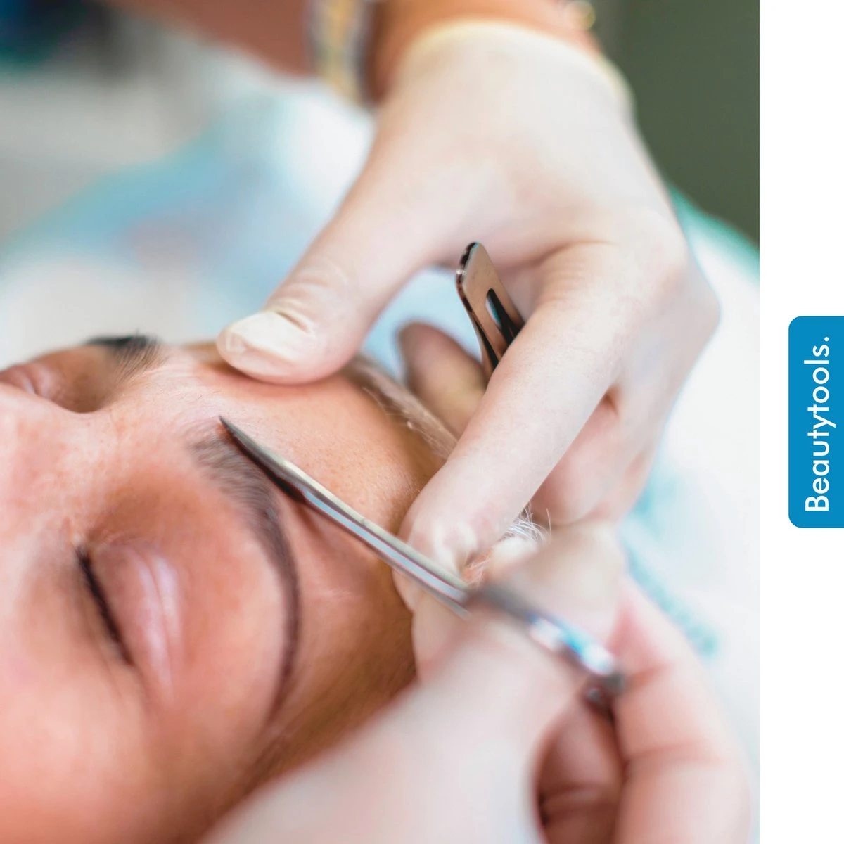 BeautyTools Wenkbrauwschaar - Wenkbrauw Trimmer - Eyebrow Scissor - Stevig Recht Snijvlak - INOX (9.5 Cm) (NS-0799) 2 BeautyTools Wenkbrauwschaar - Wenkbrauw Trimmer - Eyebrow Scissor - Stevig Recht Snijvlak - INOX (9.5 Cm) (NS-0799) - Afbeelding 2