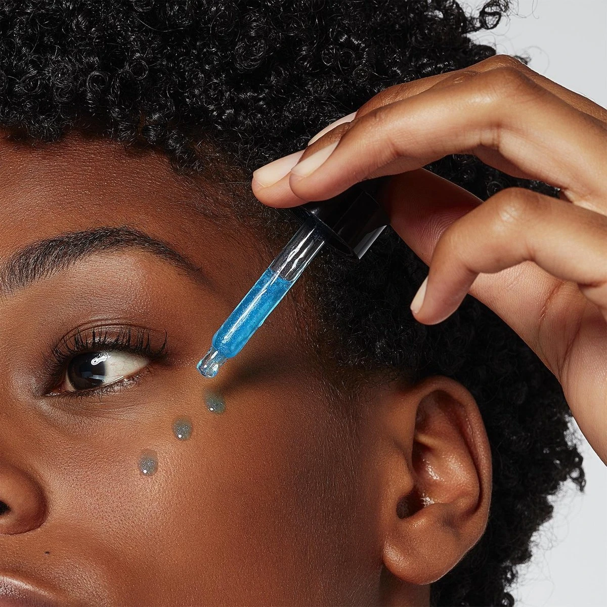 L’Oréal Paris Infalilible Prep Serum Magic Essence Drops - Vloeibare Primer 2 L’Oréal Paris Infalilible Prep Serum Magic Essence Drops - Vloeibare Primer - Afbeelding 2