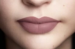 L’Oréal Paris Make-Up Designer Les Chocolats Lipstick - 842 Candy Man - Paars - Ultra Matte Lippenstift Met Chocoladegeur - 7,6 Ml 16 L’Oréal Paris Make-Up Designer Les Chocolats Lipstick - 842 Candy Man - Paars - Ultra Matte Lippenstift Met Chocoladegeur - 7,6 Ml -Cosmetisch Korting 1200x799 2