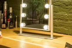 United Entertainment - Hollywood Spiegel Met 12 LEDs - 36x47,5 Cm - Wit 11 United Entertainment - Hollywood Spiegel Met 12 LEDs - 36x47,5 Cm - Wit -Cosmetisch Korting 1200x799 8