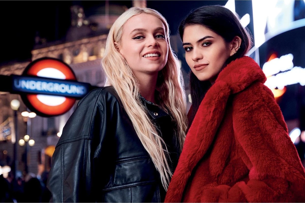 Rimmel London Lasting Finish Foundation - 300 Sand 8 Rimmel London Lasting Finish Foundation - 300 Sand - Afbeelding 8