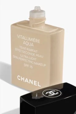 Chanel Vitalumiere Aqua Foundation - 30 Beige - SPF15 - 30 Ml -Cosmetisch Korting 800x1200