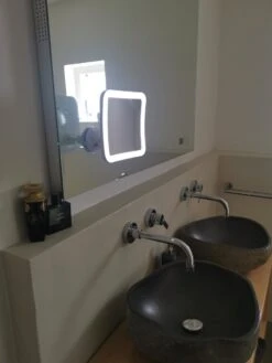 Vergroot Make Up En Scheer Spiegel Met LED Verlichting Vierkant - 10x Vegroting En Natuurlijk Licht Voor Cosmetica/Scheren/Epileren - 360° Graden Verstelbare Zuignap En Wandbevestiging -Cosmetisch Korting 900x1200 18